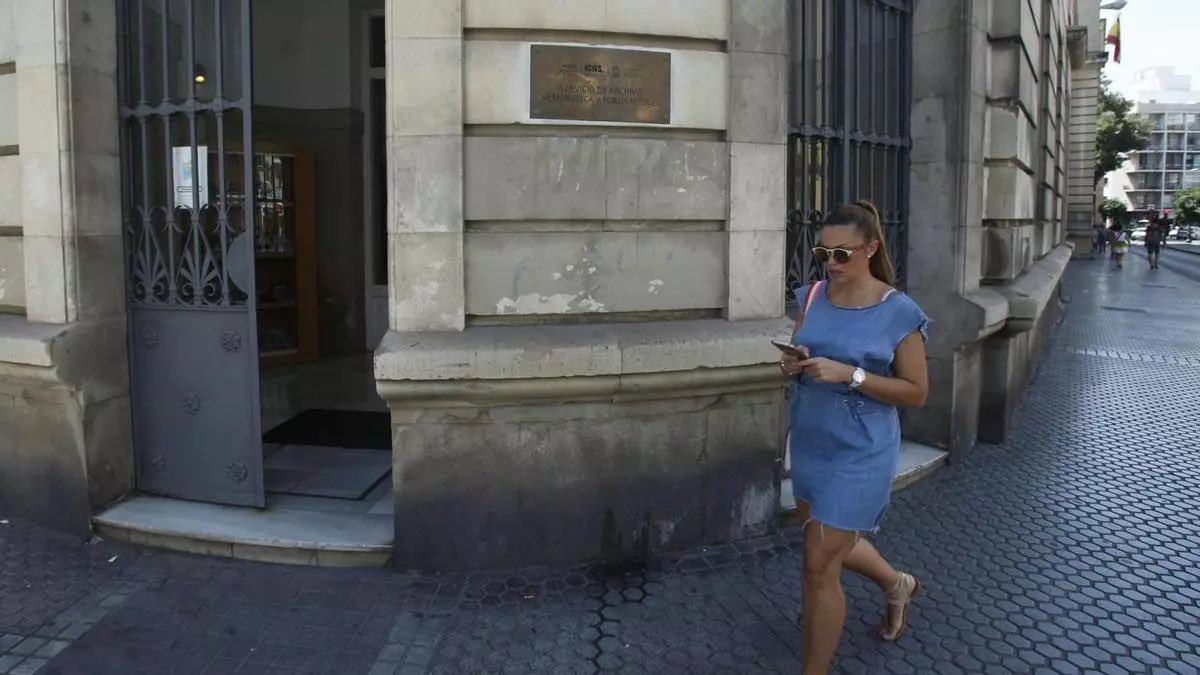 CorrealPaco's tweet photo. Paseíllo del 82: Felipe, Roca, Rey

Historias. Un viaje apasionante a la Hemeroteca Municipal buscando el trabajo de fotoperiodista de Atín Aya en la primera década de los años ochenta, del 12-1 a Malta a Borges y Paquirri.
#CalleRioja #hoy @diariosevilla 
https://t.co/mEjmFx9SZp https://t.co/q47Mq1TeKt