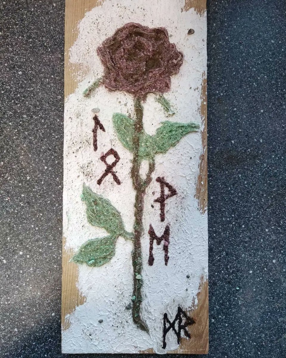 Rune Rose. Sand painting. 38x25 cm. Available on  #natureart #Naturkunst  
autarkwoman.com #Sandbild #sandpicture #sandpainting #Sandmalerei #painting #Malerei #Sandkunst #Kunst #Art #sandart  #paintingisfun  #paintingforsale #flowerpainting #rosepainting #runes