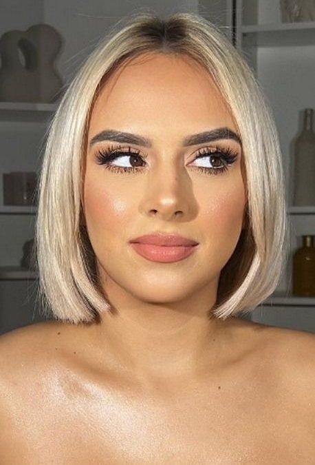 blackcurvystyle's tweet photo. Samantha photoshop est allée menacer une adolescente marocaine âgée de 12 ans alors que madame est en vacance dans le pays 🇲🇦 .

Puis elle a filmé l'humiliation qu'elle fait subir à la gamine et a affiché ça sur les réseaux sociaux. 

J'espère que la justice du roi lui règlera son compte comme tous ces influenceurs cassos à 2 balles qui vont au Maroc 🇲🇦 pour se comporter comme des colons.

Il va vraiment falloir leur apprendre le respect.

Si la gamine lui a causé du tord, il y'a la police 🚨 au Maroc 🇲🇦