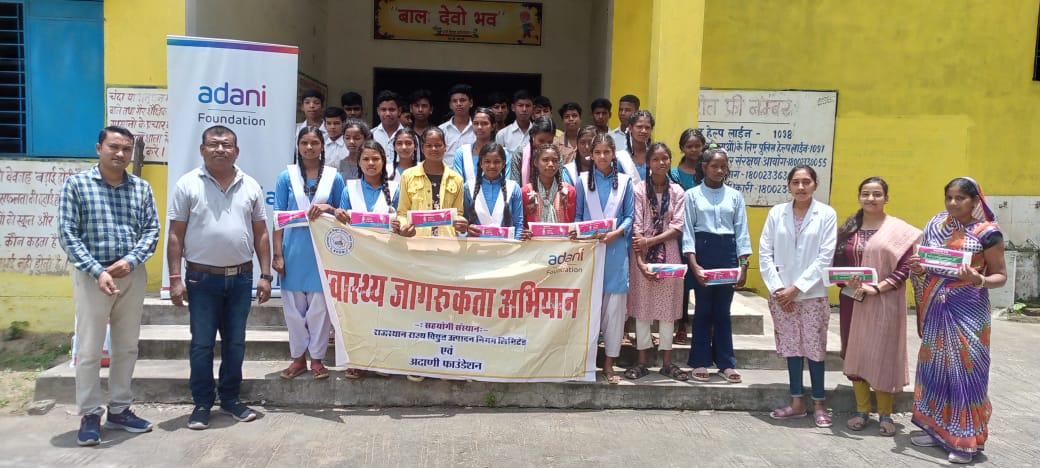 AdaniParsa's tweet photo. Awareness session on mental health &amp; hygiene at High School, Parsa.#adanifoundation https://t.co/fcEMwg7OC5