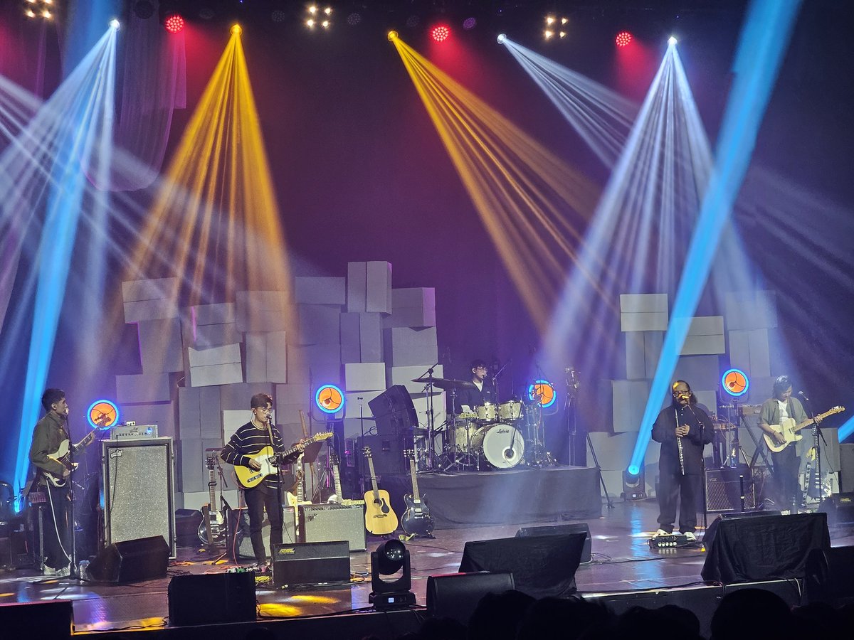 AngMunito's tweet photo. #DiItoAngTunayNaMundo 

Alegorya Concert. 

@munitheband https://t.co/Qv5QSYqkdt