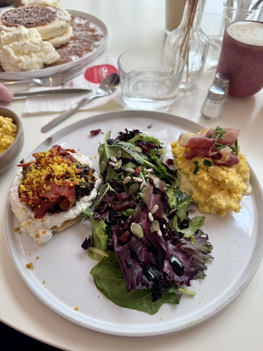 JoanieX2's tweet photo. Best. Brunch. Ever. (At least during this trip) 🥞🍳🇫🇷👌🏼#lacollation https://t.co/Ez7ls85vN9