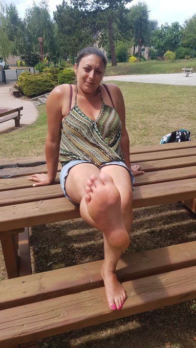 Come lick my sweaty feet 👅 https://t.co/xDwho6VuRg<a href="/tag/feet"class="tags"><span>#feet</span></a><a href="/tag/feetfetish"class="tags"><span>#feetfetish</span></a>