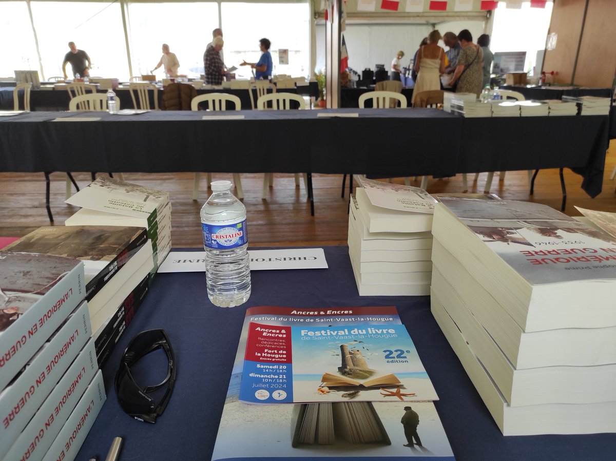 ChristophePrim5's tweet photo. Au festival du Livre de Saint-Vaast-la-Hougue 😎

#livre #salondulivre #perrin #EditionsPerrin #Prime #histoire https://t.co/nUMNrwEDe4