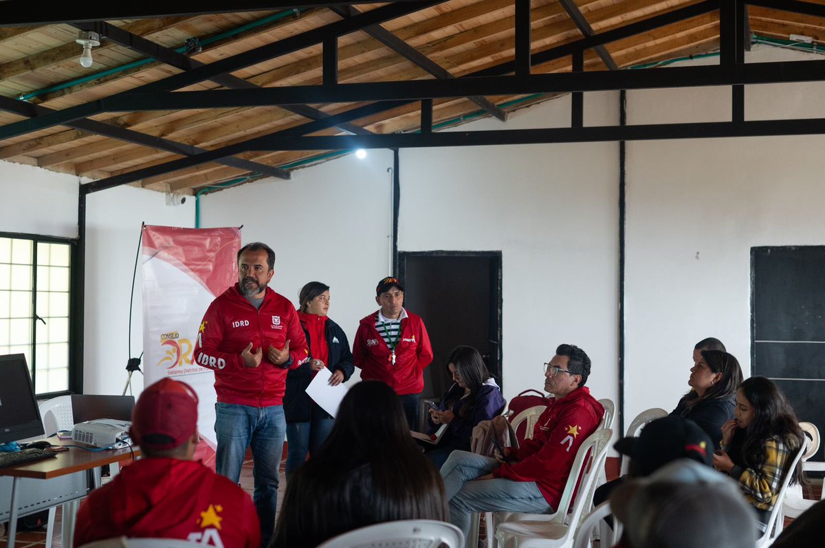 danielgarciacg's tweet photo. Con el @IDRD en @asumapaz tuvimos un espacio de participación del #DRAFE donde participaron líderes de la comunidad, el sindicato agrario y la junta administradora local. Hablamos de las necesidades de la comunidad en deporte, recreación, actividad física y espacios deportivos. https://t.co/GOoKZ8v3NC