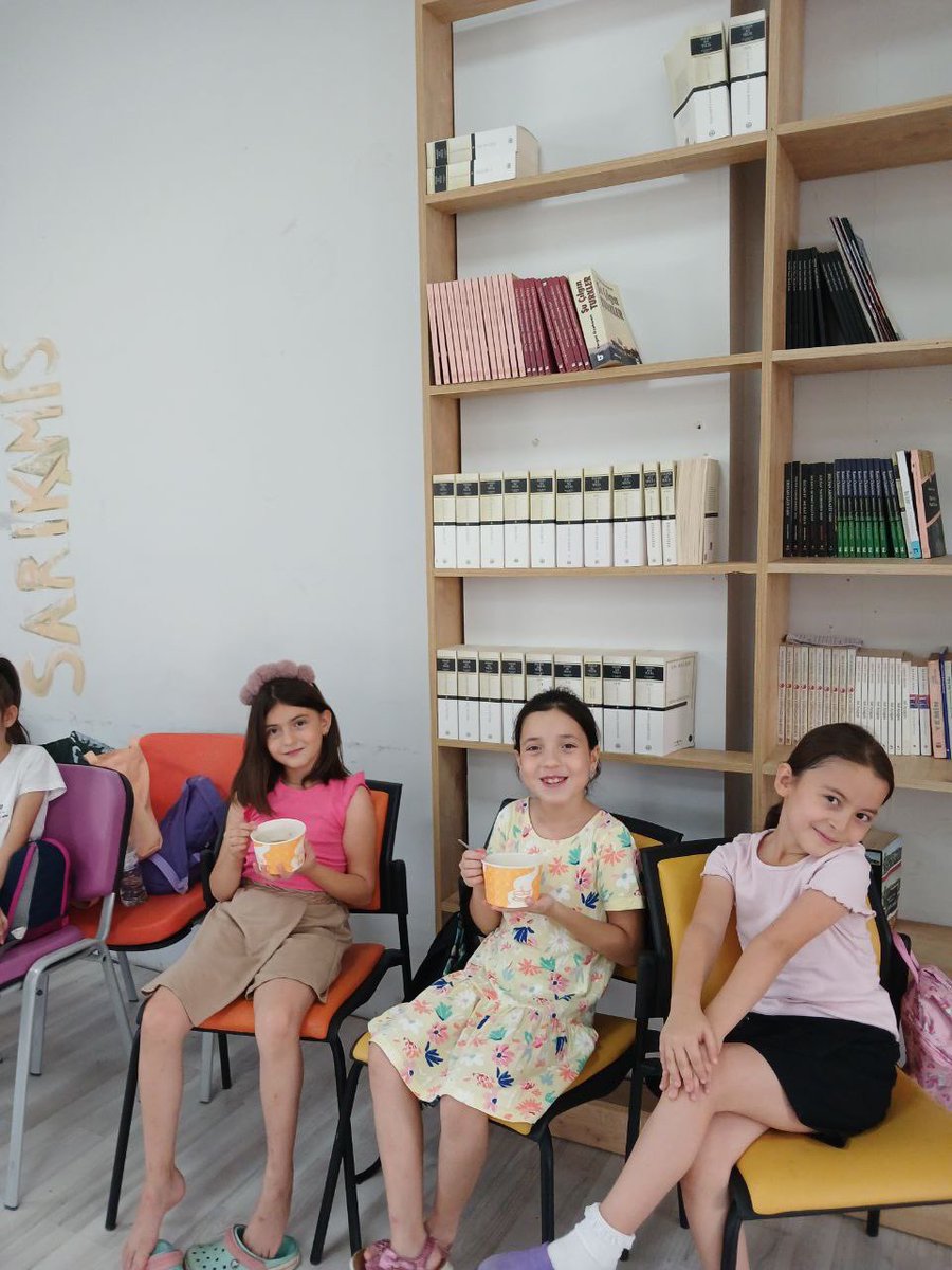 Gsb_AksuGM's tweet photo. Aşurede içe katılan fındık fıstık değil, sevgilerimizdir. En tatlı günler sizin olsun 🫶

Yaz okulu gençlerimiz için aşure zamanı ☺️

#YazOkulu
#aşuregünü https://t.co/qYfWv6bGzt