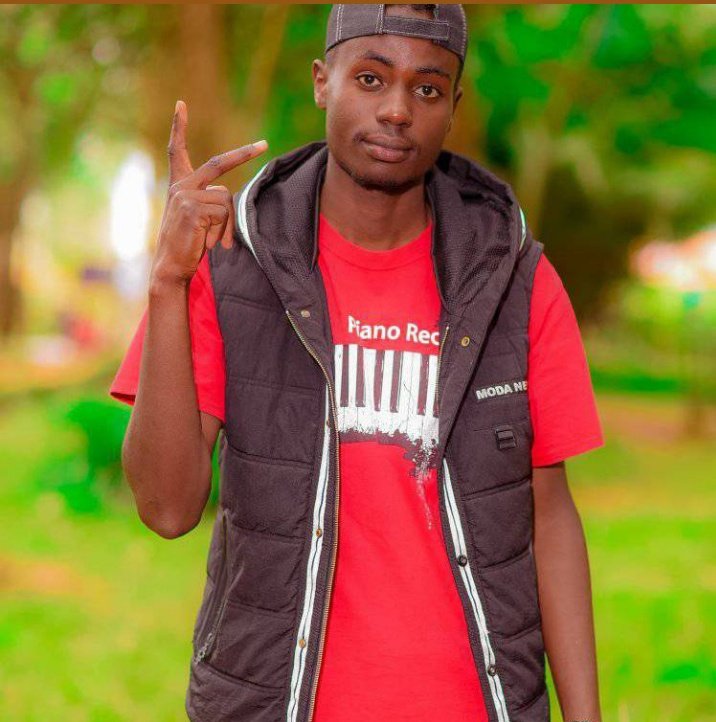 _itsmwas's tweet photo. The last time this champ tweeted was on 24th june. Ikifika kwa timeline yako retweet mpaka apatikane. It's so sad that he is a small wig and no one has noticed. https://t.co/BqmaYxuTEq