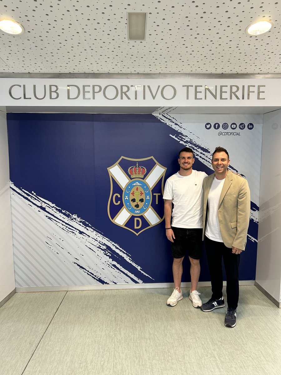 RoberVilas's tweet photo. Contento de cerrar el traspaso de @adri_guerrero98 al @CDTOficial ! https://t.co/BT8M7QqgnC