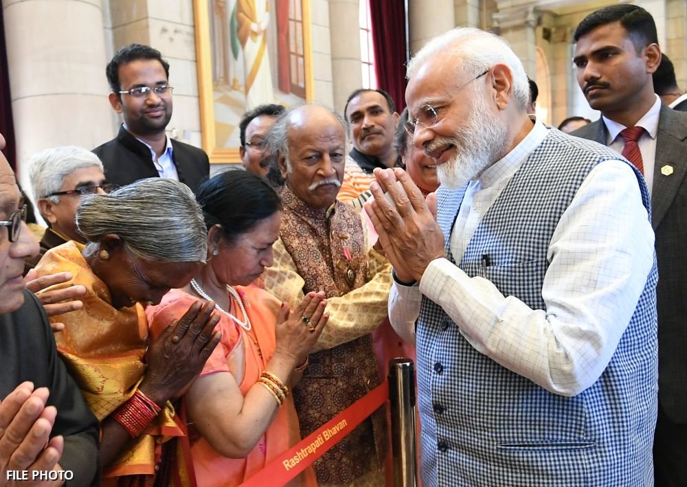 narendramodi's tweet photo. ଶ୍ରୀମତୀ କମଳା ପୂଜାରୀଙ୍କ ପରଲୋକ ଖବର ଶୁଣି ମର୍ମାହତ। କୃଷି କ୍ଷେତ୍ର, ବିଶେଷ କରି ଜୈବିକ କୃଷି ପଦ୍ଧତିକୁ ପ୍ରୋତ୍ସାହନ ଦେବା ଏବଂ ସ୍ୱଦେଶୀ ବିହନ ସଂରକ୍ଷଣ କ୍ଷେତ୍ରରେ ତାଙ୍କର ଉଲ୍ଲେଖନୀୟ ଯୋଗଦାନ ରହିଥିଲା। ଦୀର୍ଘସ୍ଥାୟୀ ବିକାଶ ଓ ଜୈବ ବିବିଧତାର ସୁରକ୍ଷା କ୍ଷେତ୍ରରେ ତାଙ୍କର କାର୍ଯ୍ୟ ସର୍ବଦା ସ୍ମରଣୀୟ ହୋଇ ରହିବ । ଜନଜାତି ସମ୍ପ୍ରଦାୟର ସଶକ୍ତୀକରଣ କ୍ଷେତ୍ରରେ ସେ ଜଣେ ଆଲୋକବର୍ତ୍ତିକା ସଦୃଶ ଥିଲେ। ତାଙ୍କ ପରିବାର ଓ ଅନୁଗାମୀଙ୍କ ପ୍ରତି ସମବେଦନା ଜଣାଉଛି । ଓଁ ଶାନ୍ତି ।