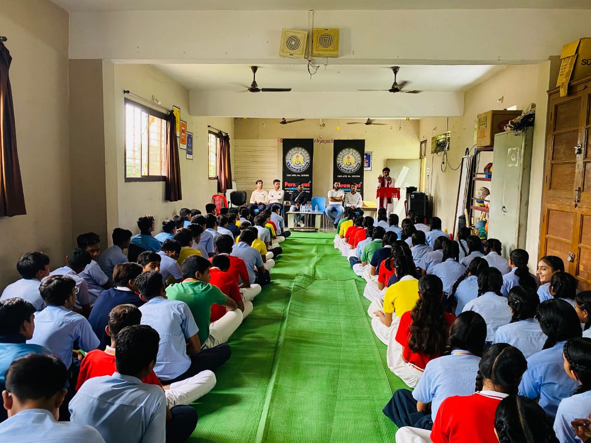 abvpmalwa_mp's tweet photo. *परिसर परिसर जाएंगे,भारत भव्य बनाएंगे🚩*
अखिल भारतीय विद्यार्थी परिषद खरगोन जिले की "कसरावद" इकाई द्वारा विद्���ालय सदस्यता अभियान चला��ा गया। जिसमे अधिक संख्या में विद्यार्थियों ने ABVP की सदस्यता ग्रहण करी।
#सदस्यता_अभियान
#join_ABVP🚩 https://t.co/0OMIqgcc5g