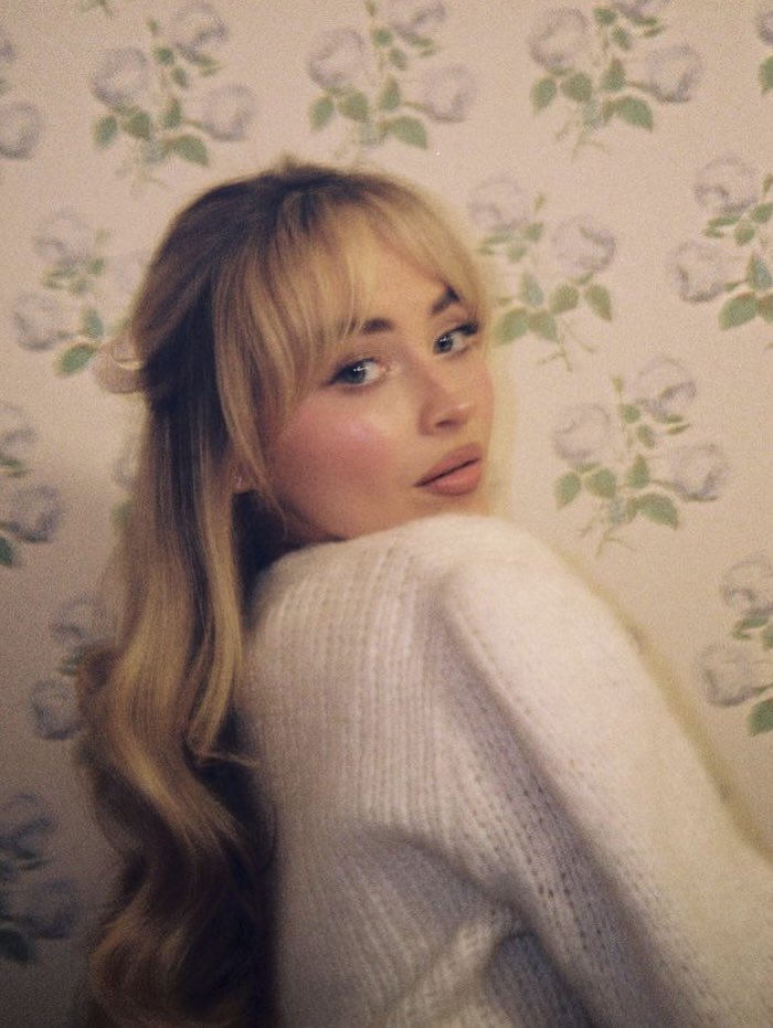 carpenterfiles's tweet photo. ○ single 
○ taken 
◉ in love with sabrina carpenter https://t.co/Z6sF7y7VWv
