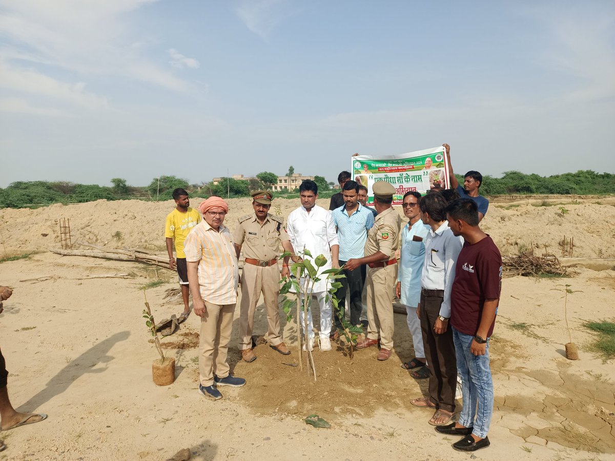moth_nagar's tweet photo. 🌳एक पौधा मां के नाम🌳
वृक्षारोपण 2024
नगर पंचायत मोठ https://t.co/jQyIMl1nsM