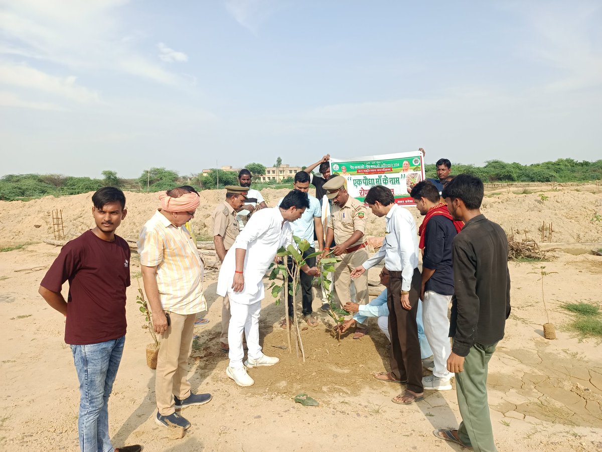 moth_nagar's tweet photo. 🌳एक पौधा मां के नाम🌳
वृक्षारोपण 2024
नगर पंचायत मोठ https://t.co/jQyIMl1nsM