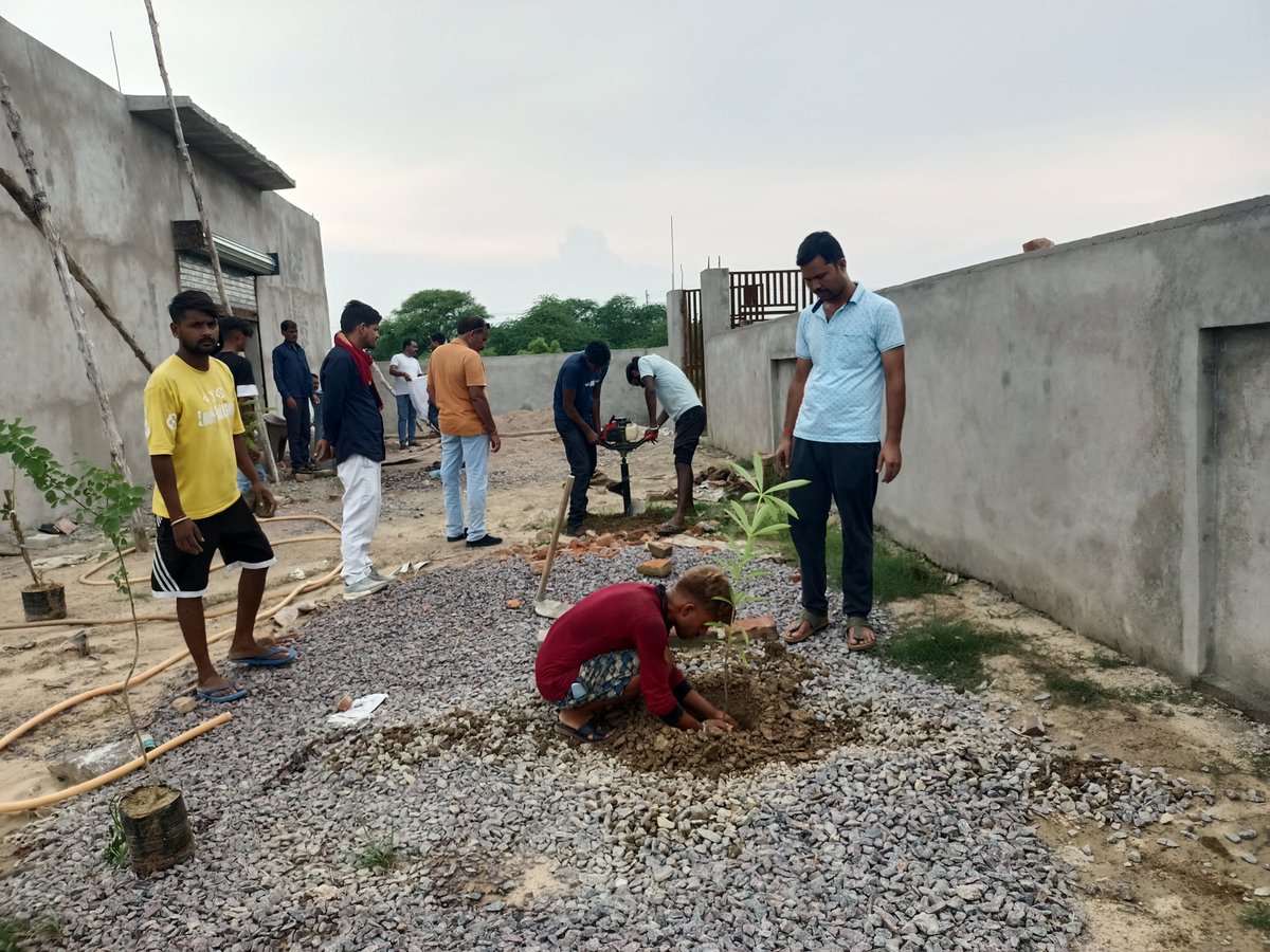 moth_nagar's tweet photo. 🌳एक पौधा मां के नाम🌳
वृक्षारोपण 2024
नगर पंचायत मोठ https://t.co/jQyIMl1nsM