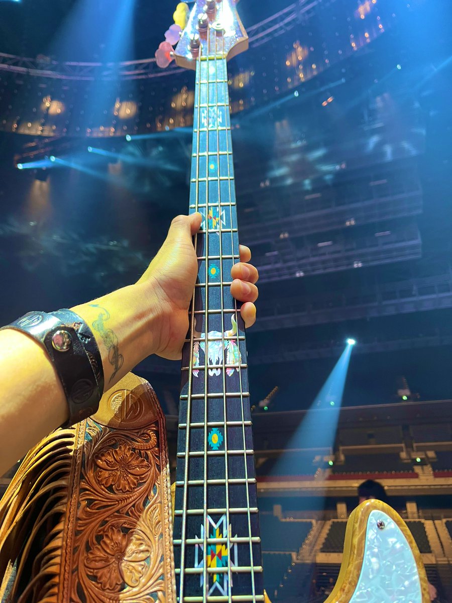 AkihitoTokunaga's tweet photo. 稲葉浩志　LIVE 2024 〜enIV〜 at K-アリーナ横浜

7階（？）まで激アツでした🔥👍
Than you!!!

#KoshiInaba
#Yokohama
#Kanagawa
#en4 https://t.co/CD5EOobKxt