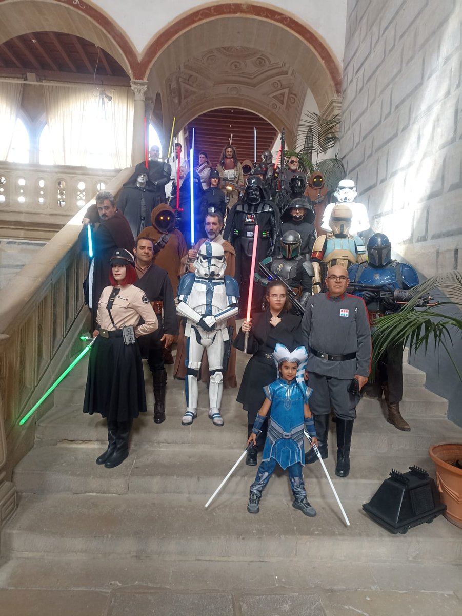 R2BuildersSpain's tweet photo. Nuestro compañero Darthlighter está este fin de semana con su MSE6 Droid en @cinefan_festival_ubeda
Junto con nuestros amigos de la @legion501 del @Escuadron_Sur
#mousedroidbuilders #mousedroid #r2d2buildersspain #mse6droid
#r2d2buildersclub #r2d2builders https://t.co/kPTV8ThnEG