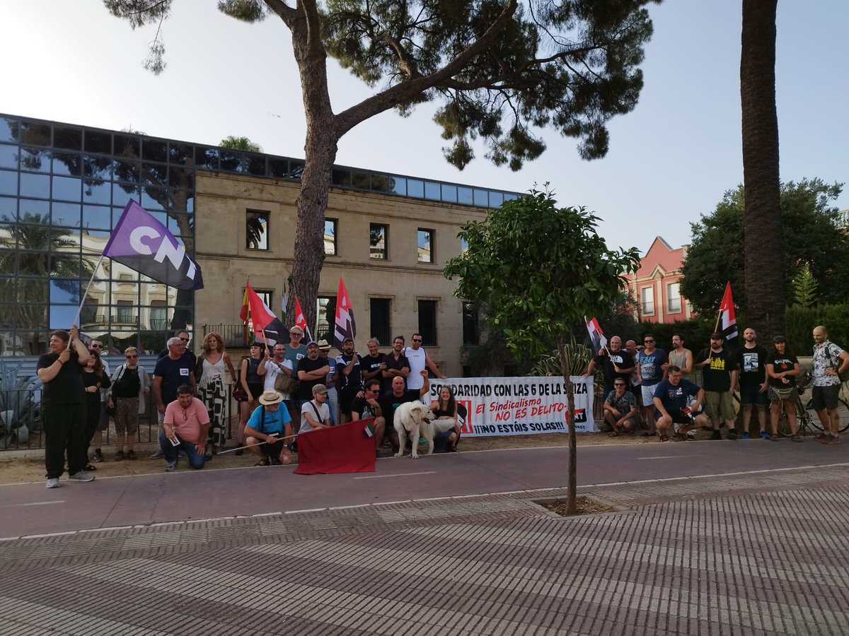 SalvocheaAteneo's tweet image. Ayer, en Jerez, con las 
@6delaSuiza
 y 
@JerezCNT, con compañeras y compañeros de la Confluencia Sindical Bahía de Cádiz (Sat y CTM) entre otras. 
 ¡Que viva la solidaridad!