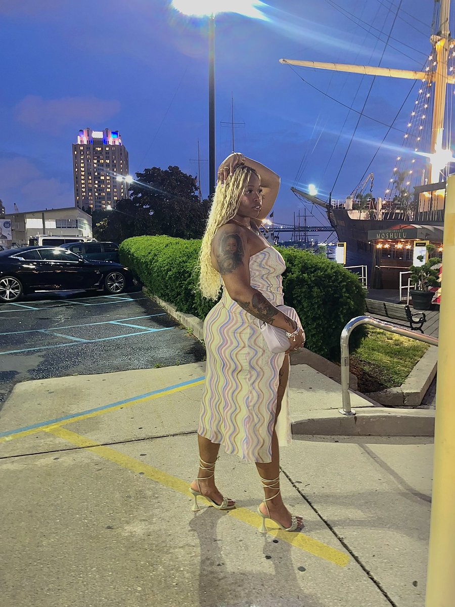 FASHIONSN0B's tweet photo. You Look Good Baby🌻 https://t.co/spwuSZNDUn