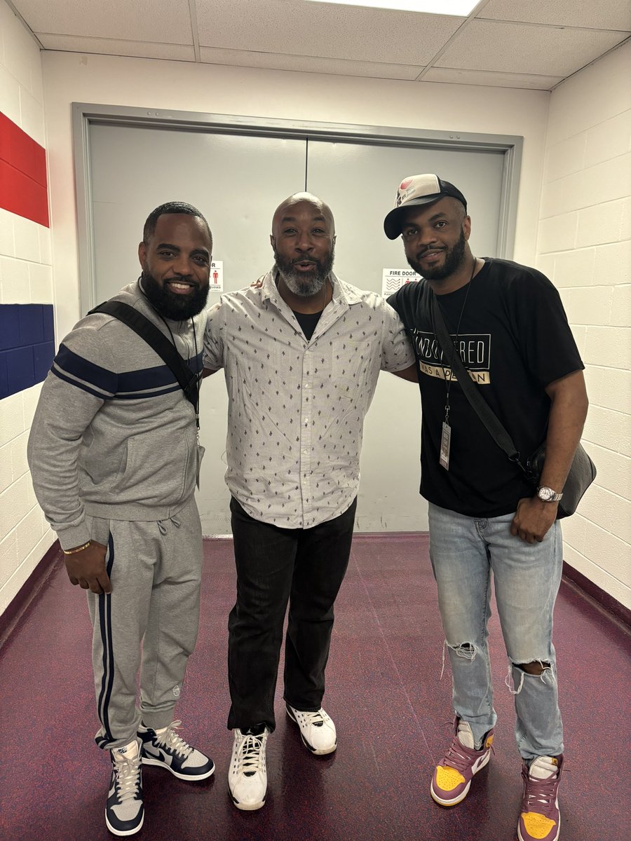 bigvoice68's tweet photo. More from the #QueensOfRBTour stop in Washington, D.C. Friday night. #XScape and #SWV took a brother back to the 80’s and 90’s, when #RandB #music was pure. Enjoyed meeting @Kandi and @Todd167, connecting with my cousin @donjuannc in the #DMV. Stay blessed, y’all. https://t.co/RA9PcMJgHo