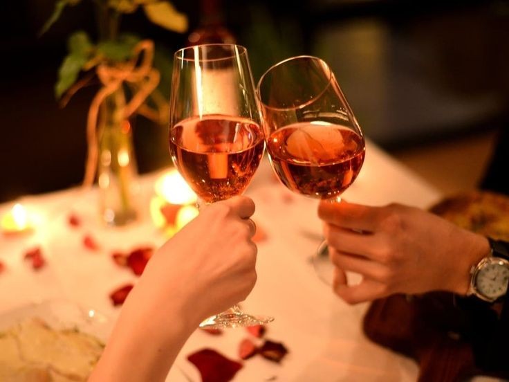 author_aadiaR's tweet photo. "If you could have dinner with any character from a book, who would it be and why? #BookTalk #ReadingCommunity #WeekendChat #sundayvibes #dinnerdate #books https://t.co/HXkFRcr2bf