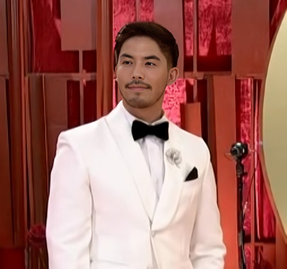 KapusoBuzz's tweet image. #GMAGala2024 | Kapamilya actor #TonyLabrusca.

#KapusoBuzz