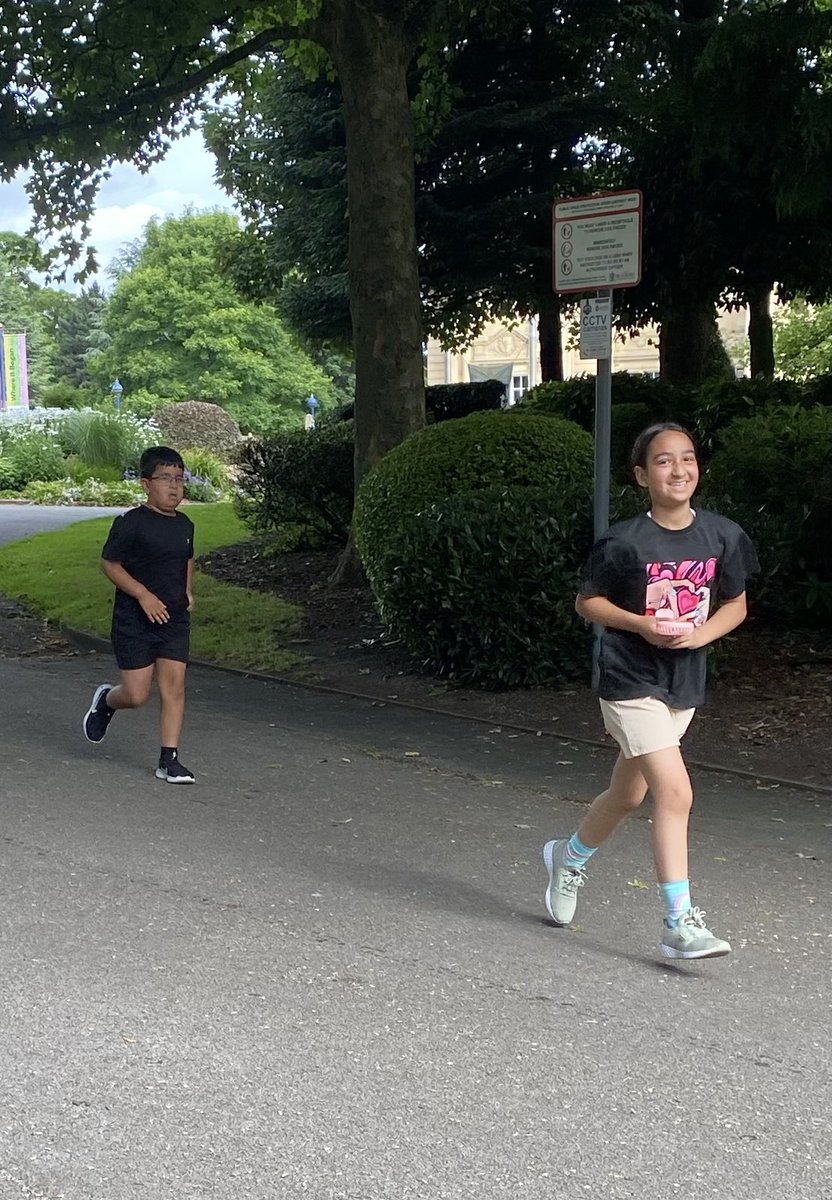 rainbowPLA's tweet photo. A wonderful morning @Listerparkrun for their Summer Event. There were Hawaiian shirts, sun hats and glasses galore, and cake and an ice cream van afterwards. Well done to #TeamRainbow this morning. Have a great weekend. #Ambition https://t.co/pMjoeqyuf1