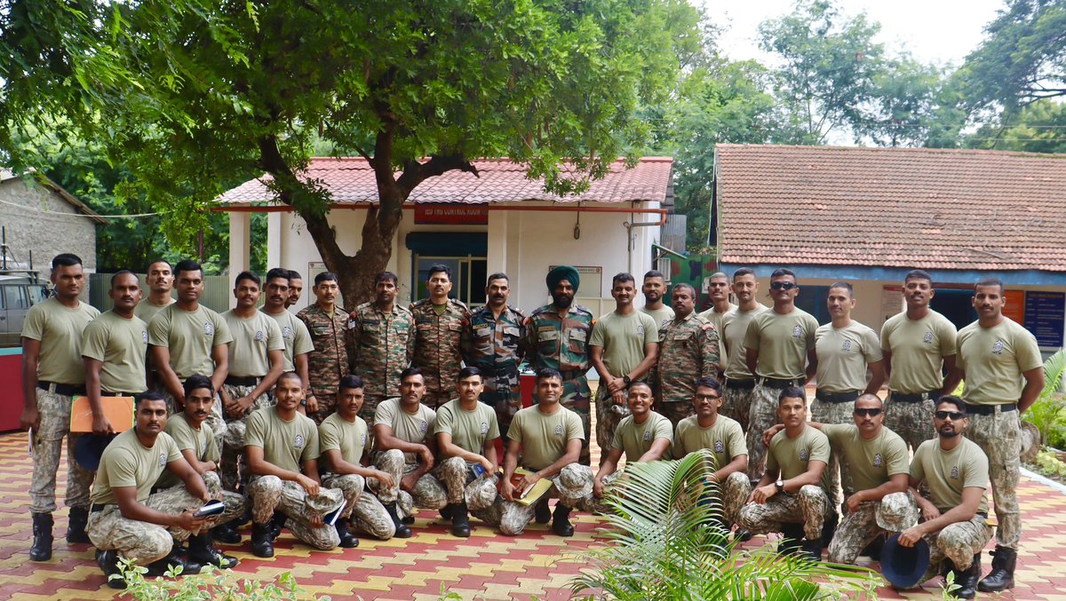 IaSouthern's tweet photo. A team of 30 Force One Commandos, the special unit of the Maharashtra State Police Force, visited the College of Military Engineering (#CME). #Pune. The team received training on various aspects of bomb disposal, handling of IEDs and the use of jammers at CME. This visit marked a significant step in fostering mutual cooperation and sharing expertise, aimed at strengthening interoperability and innovation

#IndianArmy
#ForceOneCammandos
#Jointtraining 
#NationalSecurity 
#MilitaryEngineering 
@adgpi 
@DGPMaharashtra 
@PuneCityPolice