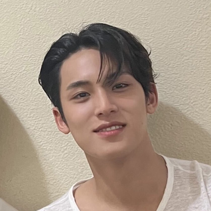 365247mg's tweet photo. #김민규얼굴 https://t.co/KTCLKGxvi5