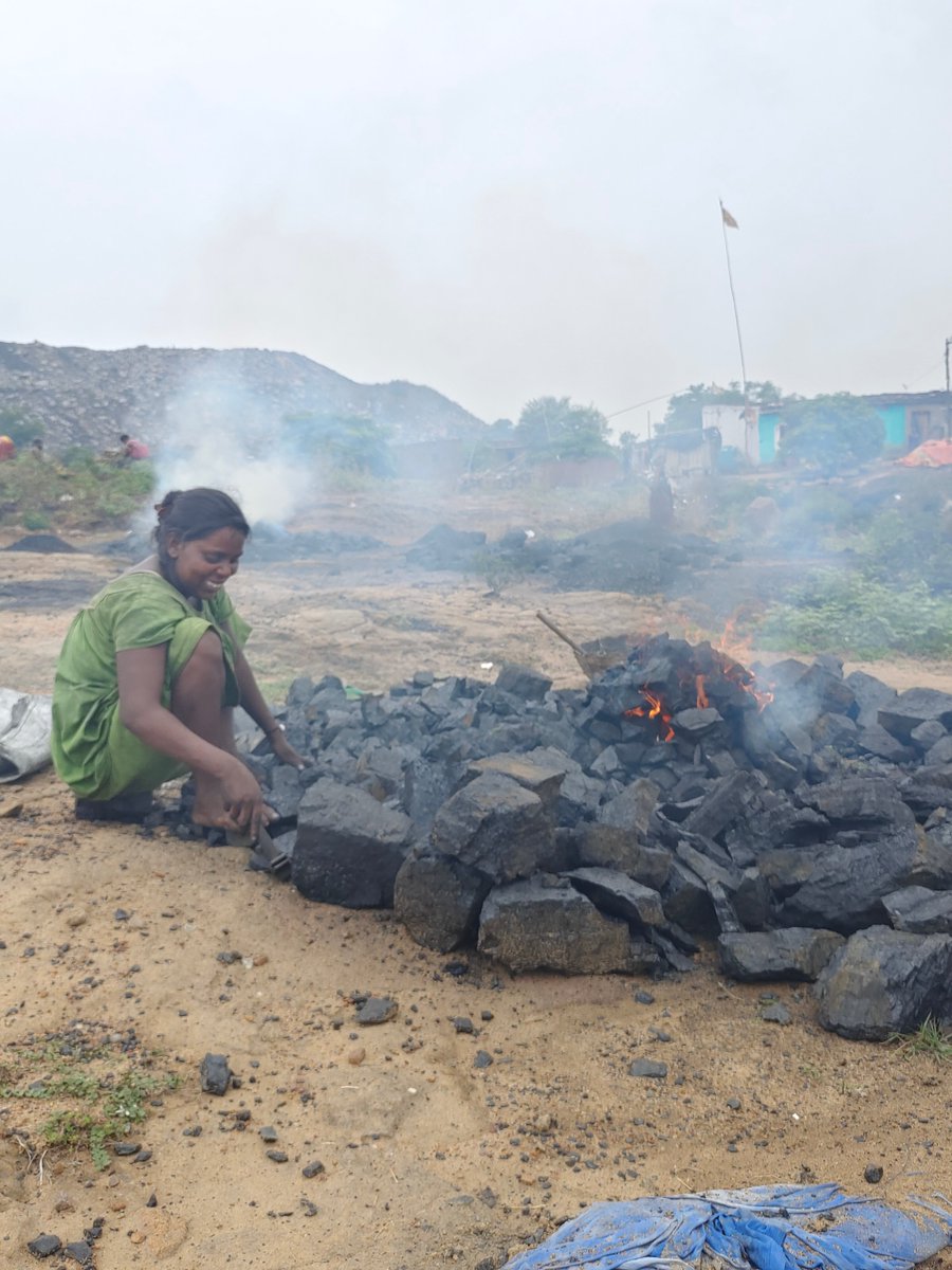 AIFTIITISM's tweet photo. The Struggles of Informal Mining Workers 

The harsh realities faced by informal workers, from hazardous working conditions to lack of basic amenities. Our mission is to transform their lives through skill development, and alternative livelihoods. Join us in making a difference https://t.co/wEpTxkODxh