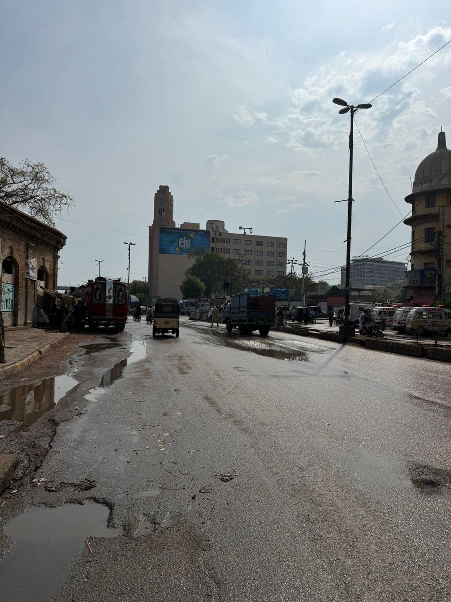 MSdepttKMC's tweet photo. سینئر ڈائریکٹر میونسپل سروسز، ذوالفقار علی ابڑو نے کراچی ضلع جنوبی کا دروہ کیا اور مون سون سیزن کی برسات ہونے کے بعد برساتی پانی کے نکاسی آب کے نظام کا جائزہ لیا اور سینئر ڈائریکٹر نے کہا ہے کہ بارش ہونے کےبعد ضلع کی تمام بڑی شاہراہیں اور راستے مکمل طور پر ٹریفک کے لیے کلیئر ہیں۔ https://t.co/6qpsfapmki