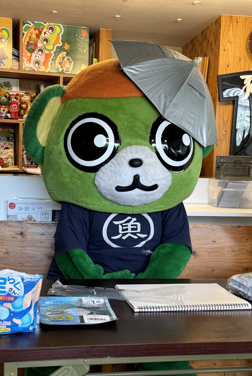 yo_tan's tweet photo. かんちゃんが正しい被り方をしてるのを見て、手に何も持ちたくないイッちゃんは欲しいとのことw
#大崎さんと暑い初夏 #大崎一番太郎project30 #ride16 https://t.co/KddfHcgC9g