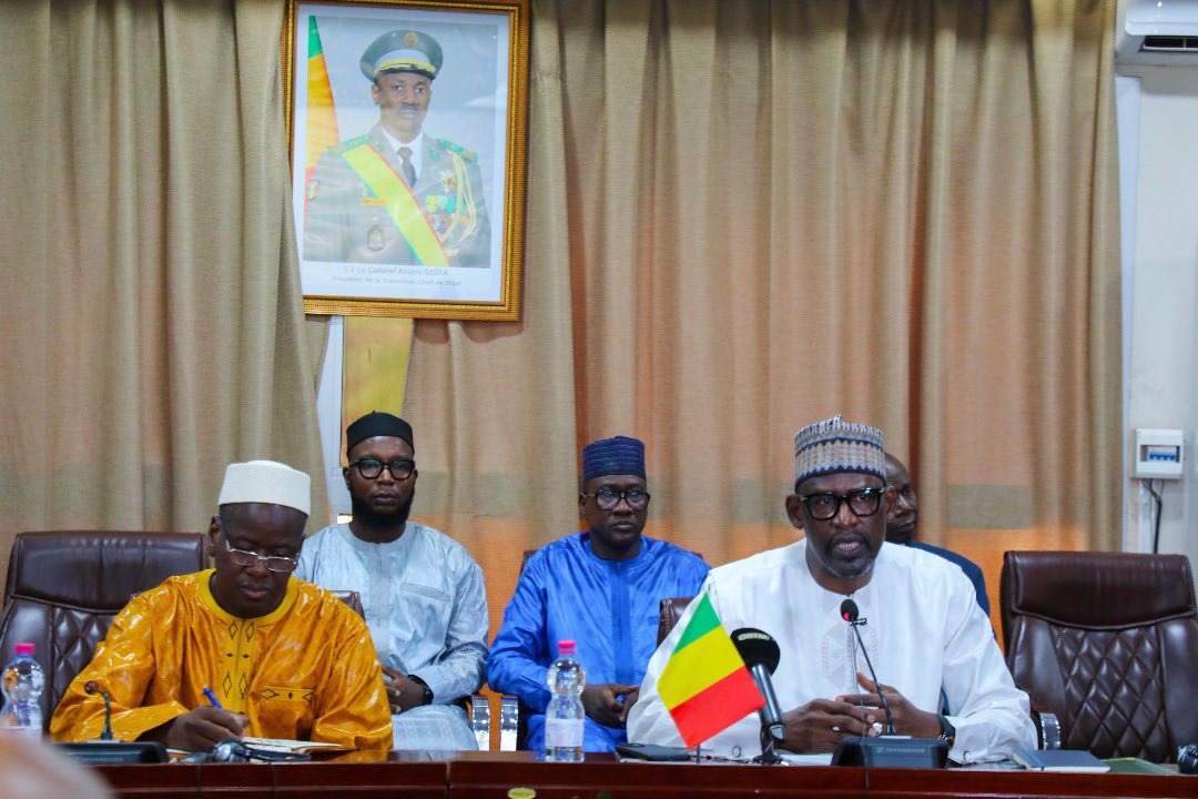 Avec la DSG <a href="/AminaJMohammed/">Amina J Mohammed</a> de <a href="/ONU_fr/">Nations Unies (ONU)</a>, rencontre fructueuse avec <a href="/MaliMaeci/">Ministère des Affaires étrangères du Mali</a>: discussions approfondies autour du développement durable, stabilité &amp; paix au #Mali.
Une occasion pour réaffirmer notre engagement à soutenir le Mali ds ses priorités pour un avenir durable &amp; pacifique