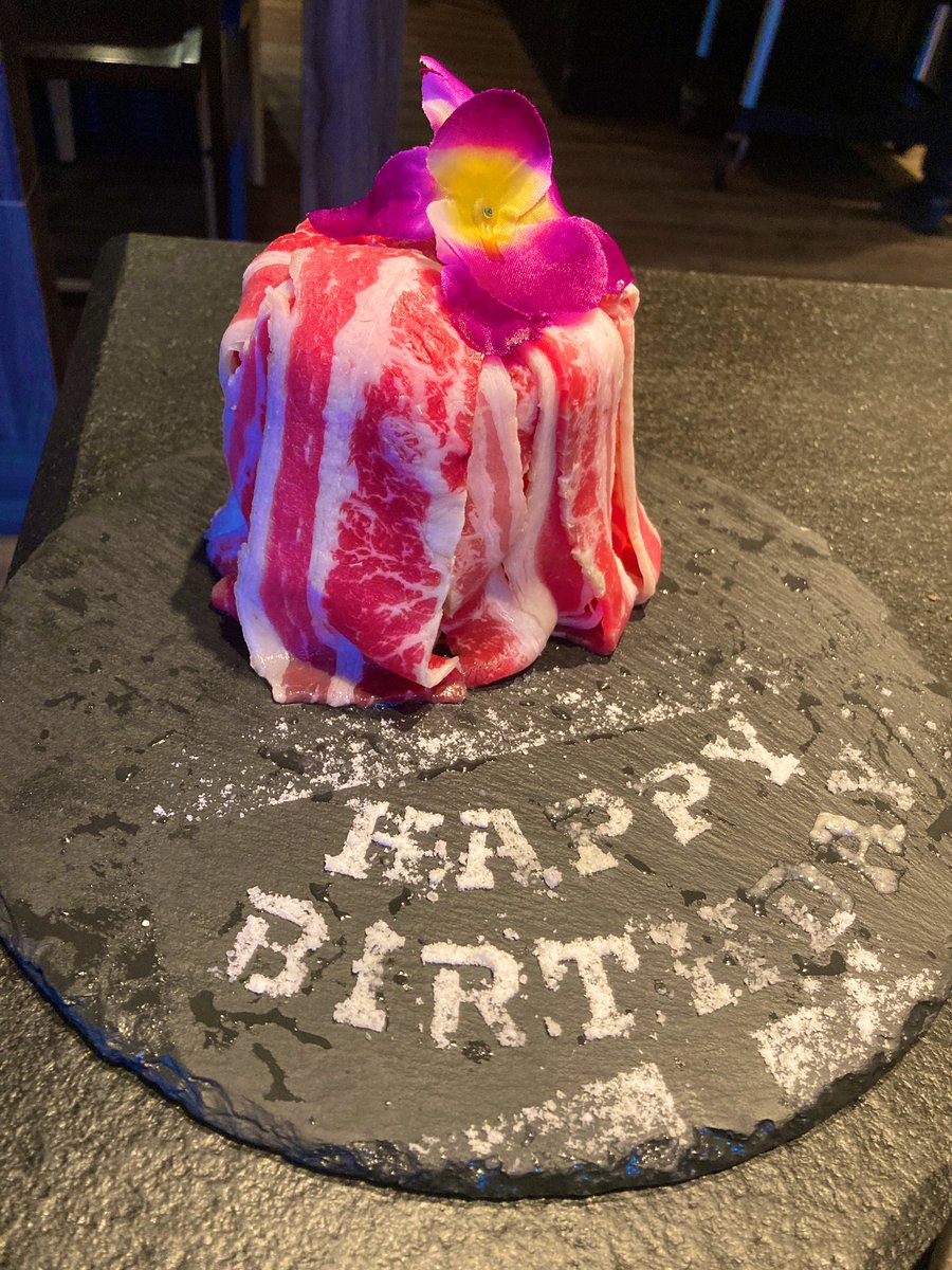 Paula2021119's tweet photo. 🎂🎉 https://t.co/p8ClRWGzQp