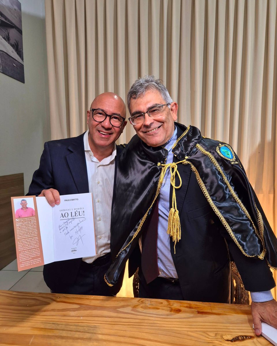 MarcioDoriaAdv's tweet photo. Uma noite especial marcou a Solenidade de Posse na Academia Propriaense de Letras e o lançamento do livro "Crônicas e Opiniões AO LÉU", do estimado amigo propriaense Paulo Ayres Britto.

#MarcioDoria 
#CrônicaseOpiniõesaoLéu
#Propriá https://t.co/DkOYSFDHPS