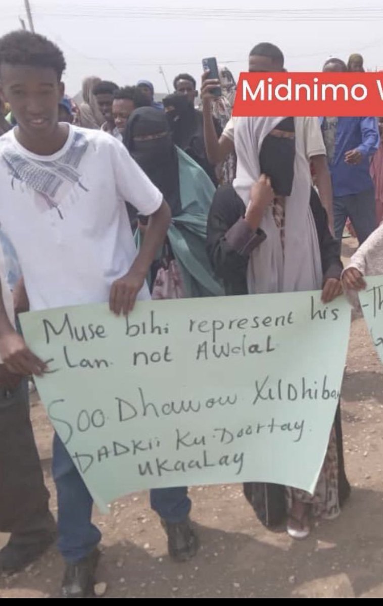 Ehelsan_Saleban's tweet photo. The Awdal struggle in action clearly indicates the following:
1. The Memorandum of Understanding (MoU) is null and void.
2. The absence of the Somaliland flag signifies Awdal's refusal to acknowledge the secessionist regime.
3. Musa Bihi only represents his clan, Isaaq-land.
4. Let's not be mistaken. This display of strength and solidarity is just the lull before the storm.
H.H. Mohamed Abiib must not underestimate Awdal's deep-rooted desire for Somalinimo and Somali unity. 
 @UNHumanRights @StateDept @SFRCdems
@hrw @Reuters @POTUS @SecBlinken @StateDeptSpox @SenateDems @SenateGOP @EU_Commission @Europarl_EN  @AFP @ICRC @UN_HRC   @US2SOMALIA @HassanSMohamud @HamzaAbdiBarre @TheVillaSomalia @AhmedMoFiqi @MohamedAbibMP @musebiihi @MikeHammerUSA @EUSR_Weber @AbiyAhmedAli