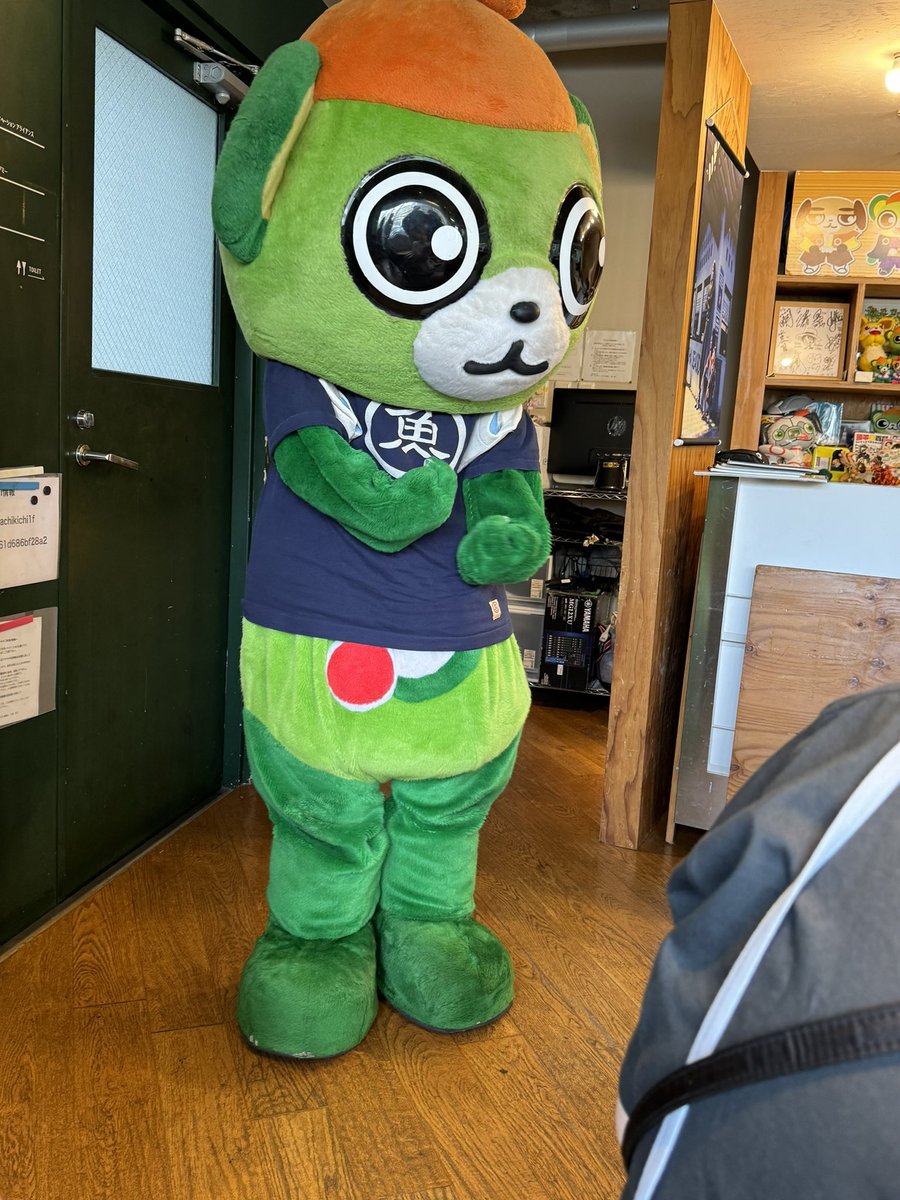 yo_tan's tweet photo. こちらは脇を冷やすタイプ☆
色々あるんだね〜
お外に行くには少し邪魔そうだけど、お熱出た時とかに良さそう!!
#大崎さんと暑い初夏 #大崎一番太郎project30 #ride16 https://t.co/ZPw8OpXNKW