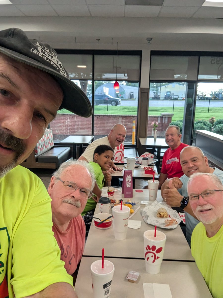 F3Deadstick's tweet image. 4 PAX @F3Boneyard for a workout and walkabout.  @gregbeckwith shared pics of Great Wall. @RandyRspires #Papason. Fun fact: The Great Wall is 13,000 miles long! 2nd F @ChickfilA where 4 more PAX were lounging. @BozardJohn @myjobandlovinit #Bionic #Greasemonkey #f3counts @F3LexSC
