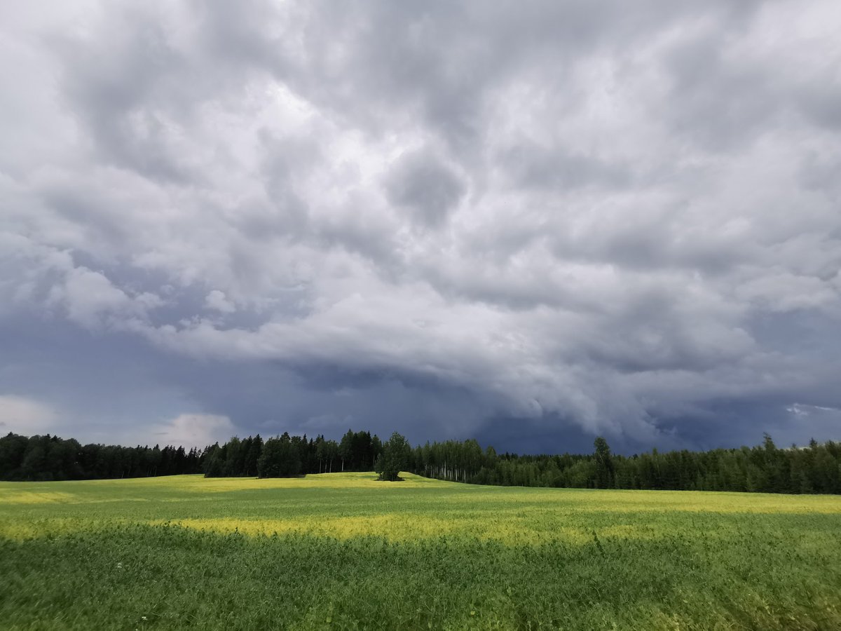 Aija_H's tweet image. Muriseva pilvi #sää #pilvi #ukkonen #kuuropilvi #luumäki