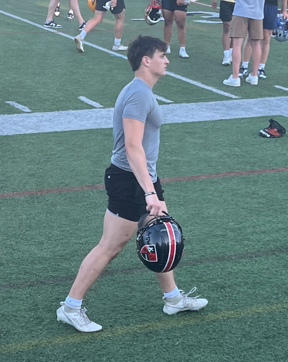 EvanT_2025's tweet photo. Thank you @Coach_Thakkar for the invite to @FootballBentley camp. Had a great time competing yesterday. Looking forward to continuing the process. @coach_ahles @CoachPMcGowan @CoachTOBrien https://t.co/phhi5R7EUn
