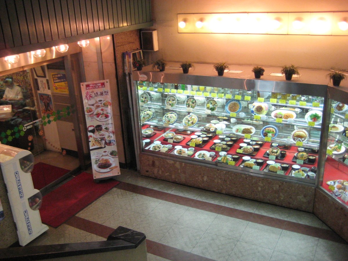 終焉間近だった上野デパート、じゅらくにて。
一部の店舗は既に営業を終えてデパート内はひっそりしていました
2008年3月撮影