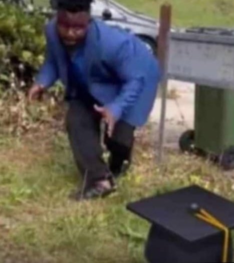 Makufanira kuti graduate ridyewo boiz 😩😩

Degree rangu harisi kushanda munyika tave kuita zviripo 😩😩Mukatifonera tinouya boiz toita measuring zvese 😩Chatove chikumbiro aah Tikutoda basa