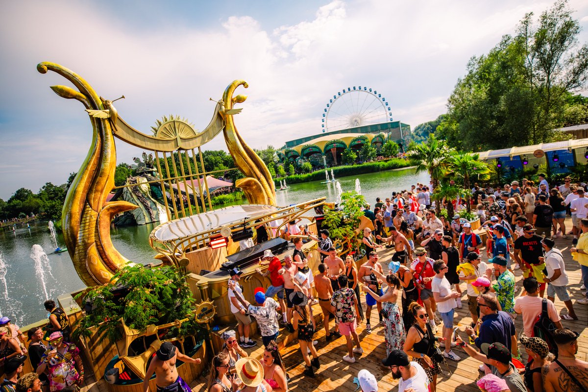 Tomorrowland tweet media