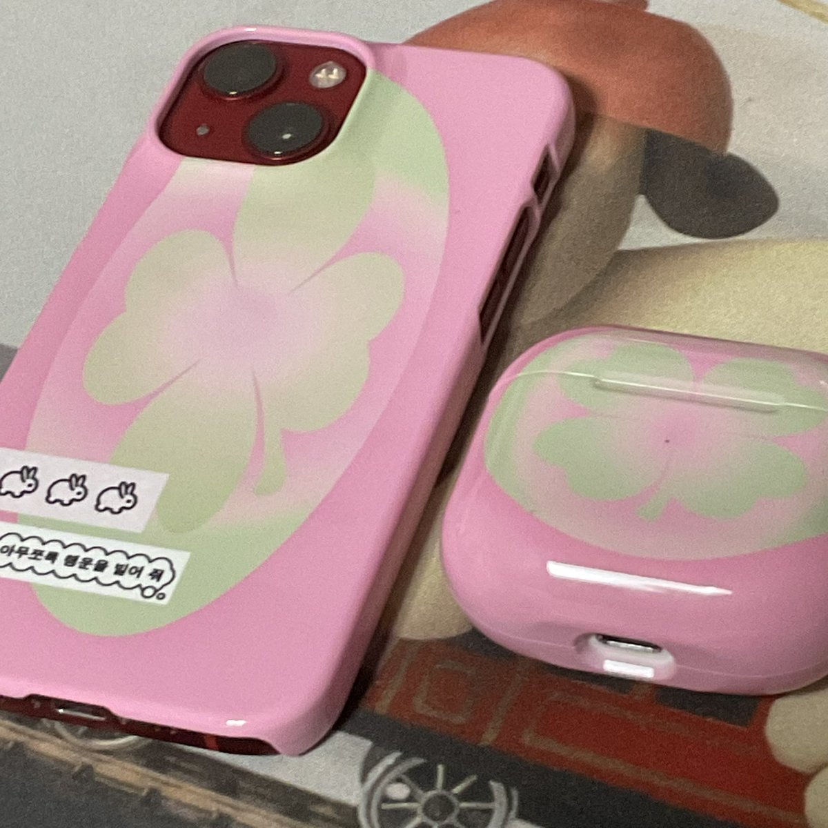 maaandeban's tweet photo. #wtts_case
개노답빨간색폰에서도살아남은코야미케이스...♡
에어팟이랑세트로맞췃더니다섯배더귀여운데
다이소에서천원주고사온키링까지달아주니까
오백배귀여워졋어요
얏호! https://t.co/Yql6d8CWmC
