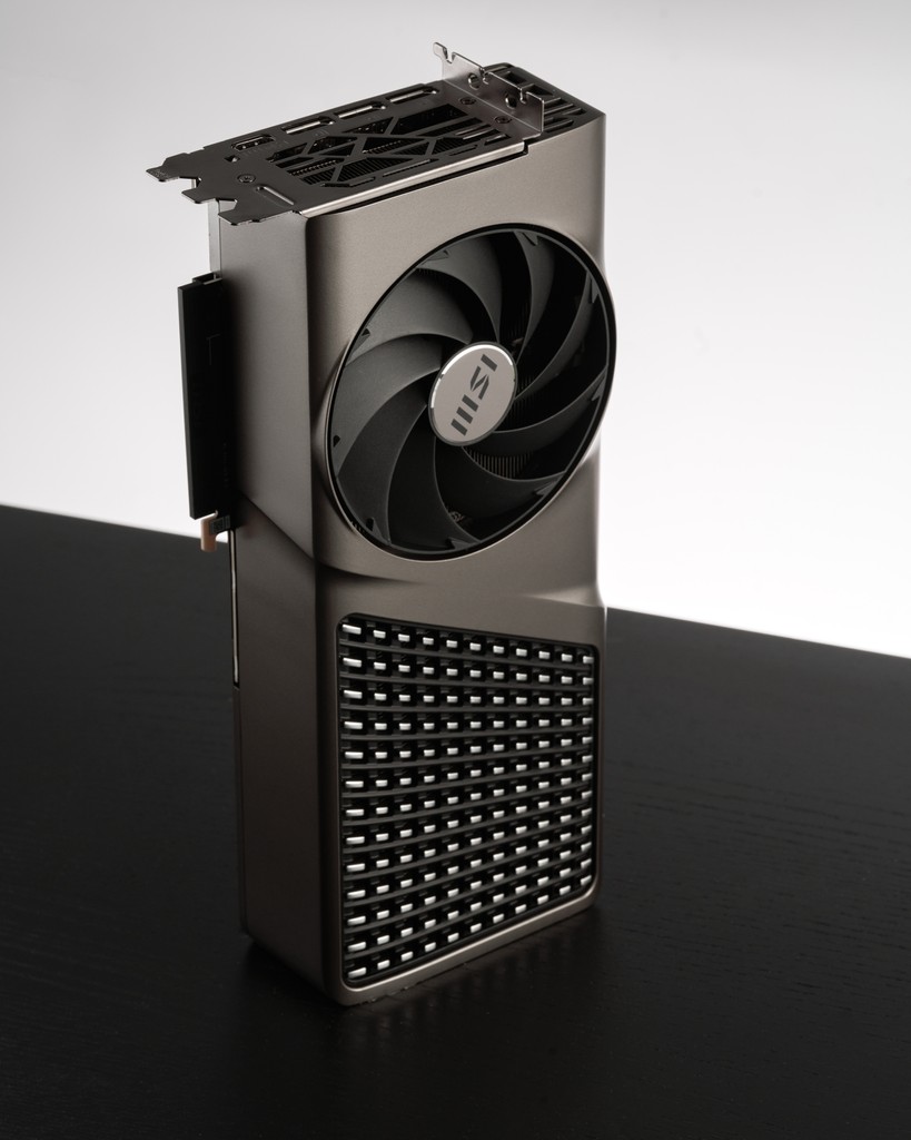 Feast your eyes on this sleek and elegant beauty🌟 Thanks to <a href="/modsbyben/">modsbyben</a> for capturing these stunning shots of EXPERT.

#RTX40 #MSIGraphicsCard #EXPERT