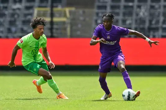rscaupdate's tweet photo. N'Diaye probeert โฆ
#rsca #anderlecht #ANDWOB https://t.co/jHnXfE1wn8