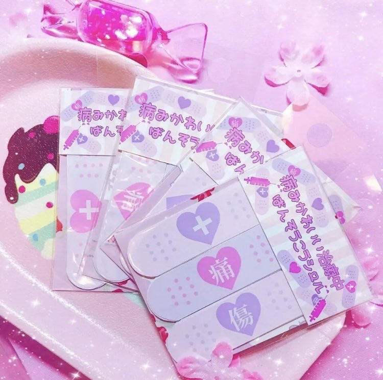 selectshopten2's tweet photo. 【🌴tenten城NEWS】

New商品
ご用意頂きましたー♪

illustrator 
夢乃中もなか様
(@cps_mona)
💜⚪︎◯⚪︎💜⚪︎◯⚪︎💜⚪︎◯⚪︎💜
「ゆめかわいい・病みかわいい・毒っぽガーリーお好きな方におすすめ〜」
好評販売中♫

ご来店お待ちしております♪ https://t.co/aNkrI1JX1e