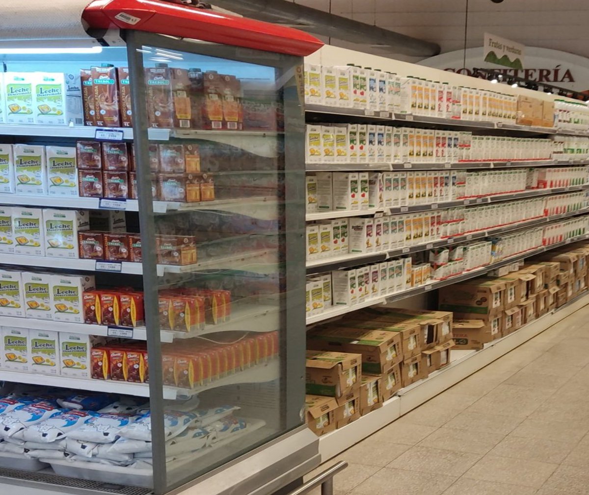 santiagasu's tweet photo. 👏🇵🇾El 75% de los productos en los supermercados ya son de industrial local
📍Hace 10 años la participación de la industrial local era insignificante
📍Paraguayos eligen productos paraguayos

https://t.co/7XWwyX447E https://t.co/WJgndzEbBy
