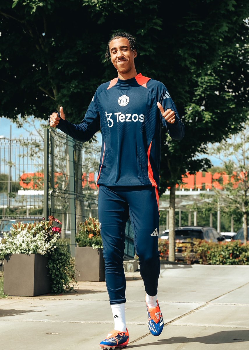 UtdHangers's tweet photo. 🔴Yoro to wear shirt No 1️⃣5️⃣ at #MUFC https://t.co/KIHCegxGz8