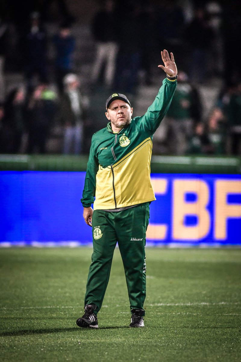 onfieldcom's tweet photo. O Mirassol do técnico Mozart venceu o Coritiba, no Couto Pereira, por 1 a 0 e voltou a se aproximar do G4 da Série B somando agora 25 pontos ganhos.

O Leão volta a campo na próxima terça-feira (23), para enfrentar a equipe do Avaí, em Mirassol.

📸 Gerson Ferreira https://t.co/HriHInhZO3