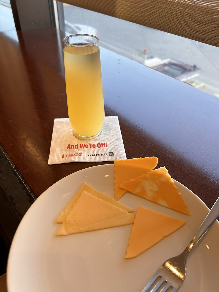 RideMoreCoaster's tweet photo. @ChasBrosemer @united @BelovedHotels Cheers https://t.co/1ydOw31fC2